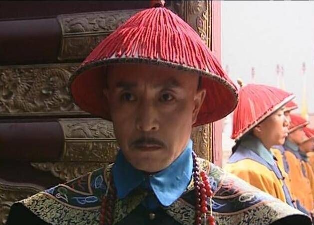 皇帝问县令父亲是何人,报出名字后,皇帝:给县令连升三级!