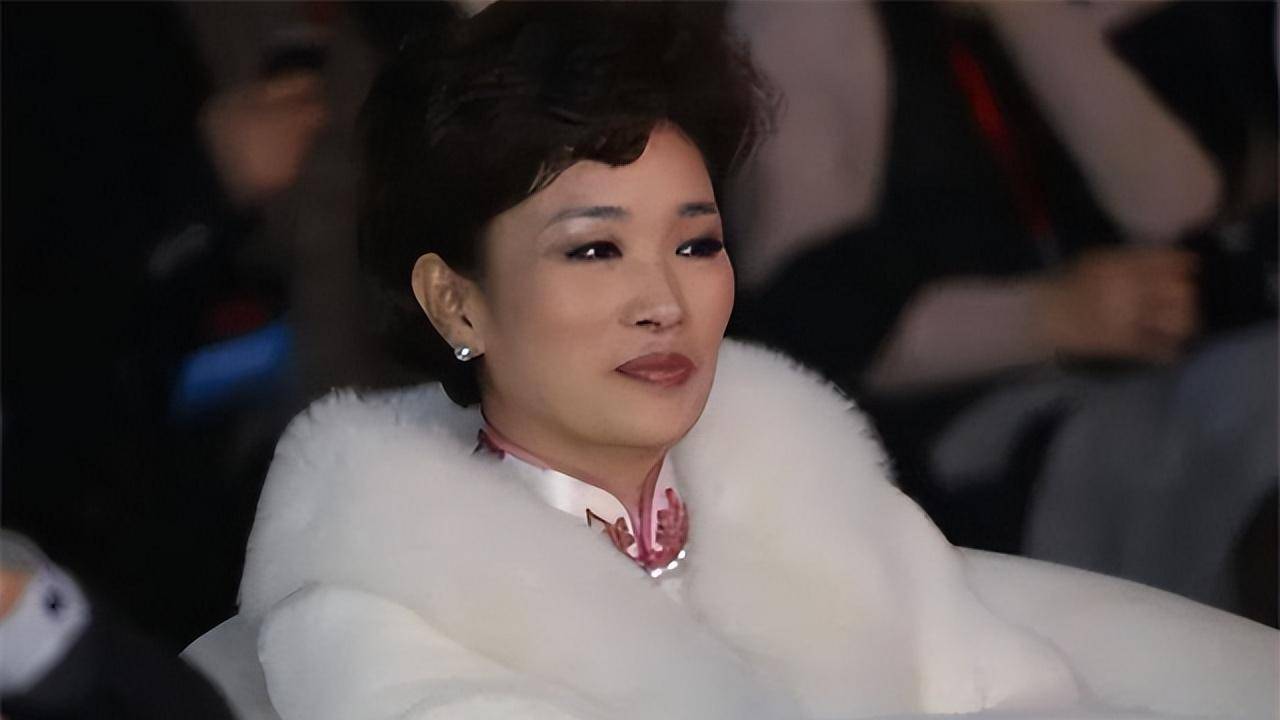 "温州女富商"胡洁有多狠?前夫刚因贪入狱,她后脚带娃嫁周立波