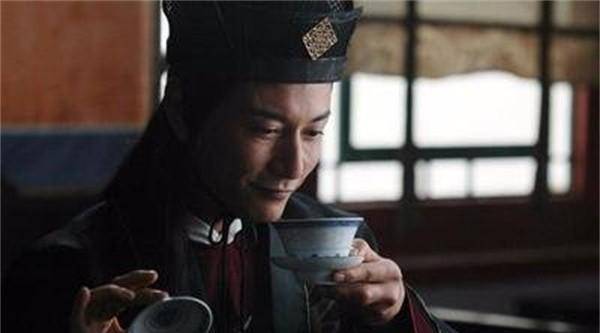这样的做法当然受到了王振的嫉恨,在他的设计下,于谦被关在狱中三月之