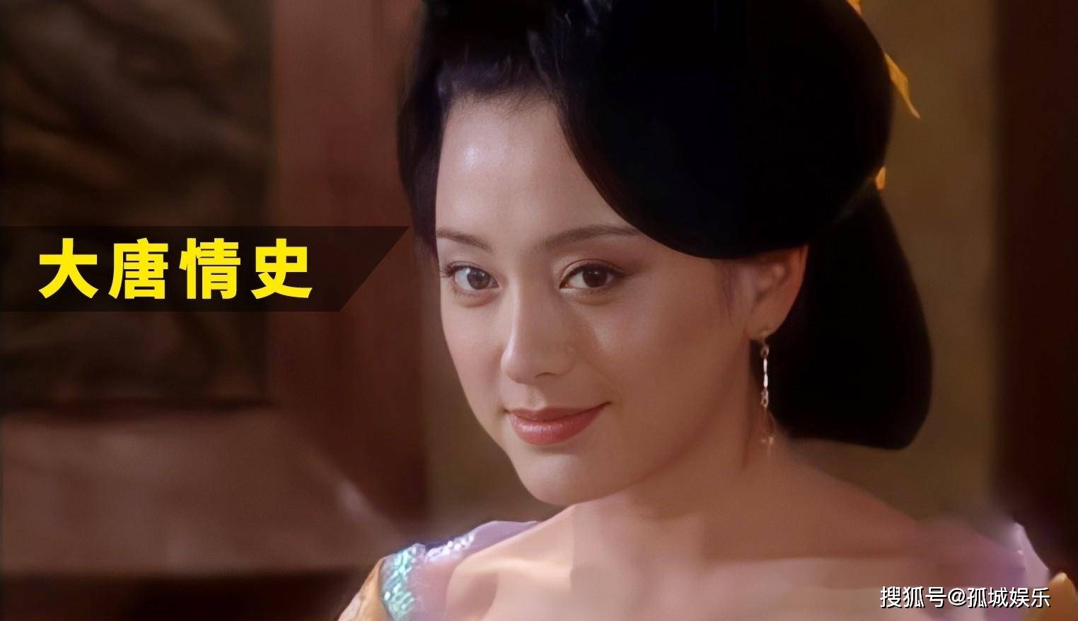 秦岚的身材真不是盖的!你敢相信她44岁了吗?身材管理真让人惊讶