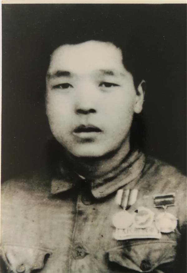 87岁抗美援朝老兵回忆:曾被炸飞,从十几米高空摔下失去知觉