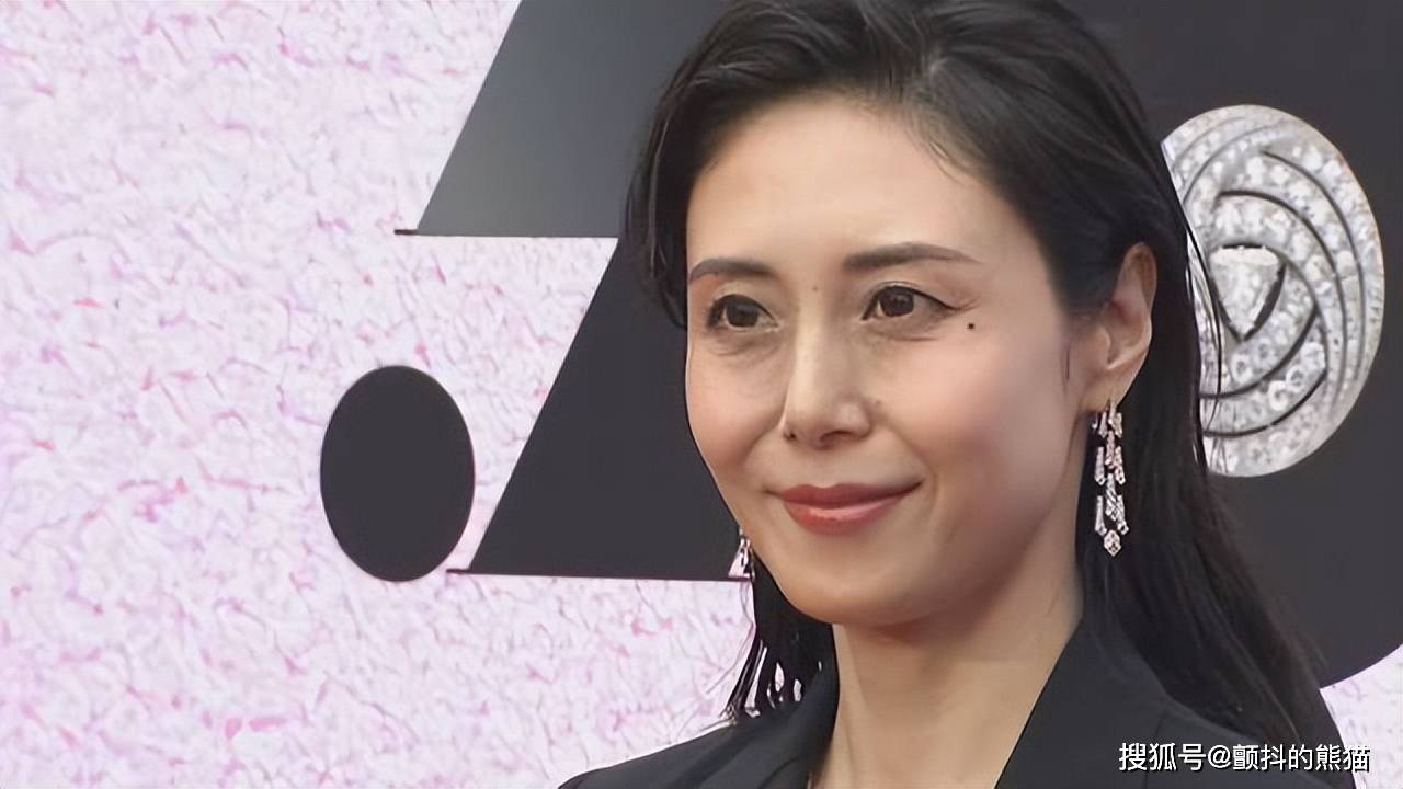 3亿珠宝璀璨难掩岁月,松岛菜菜子无滤镜下的真实面貌