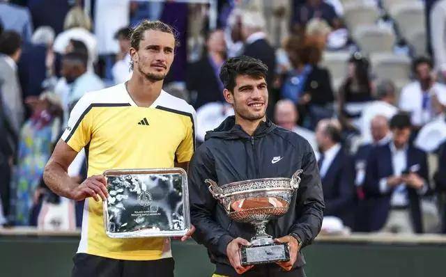 95后大满贯决赛14战13负,00后4战全胜,95后怎么抗衡阿卡和辛纳?