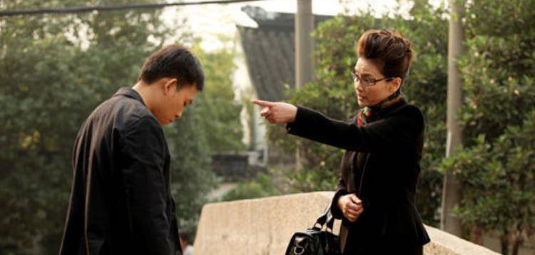 "面前,林先生选择了忍气吞声,赘婿的身份令他在家庭中得不到丝毫尊重