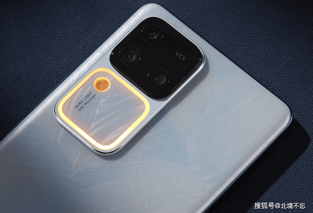 虽然vivos18pro机身尺寸不小,电池容量也很大,但该机的手感相当舒适