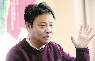 王朔批《活着》是拙劣抄袭,余华卑微讨好?读者:他的反击最高明