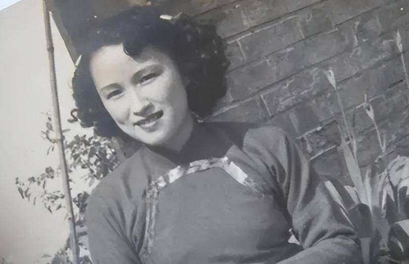 青楼出身,一嫁首富子二嫁孔家长子,无儿无女却晚景极好,她凭啥_白兰花