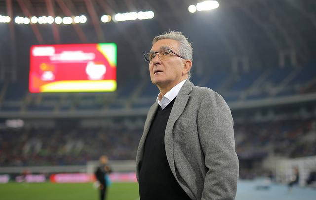 国足右后卫窘境:伊万决招左后卫李磊引争议_比赛_球员_徐泽鑫