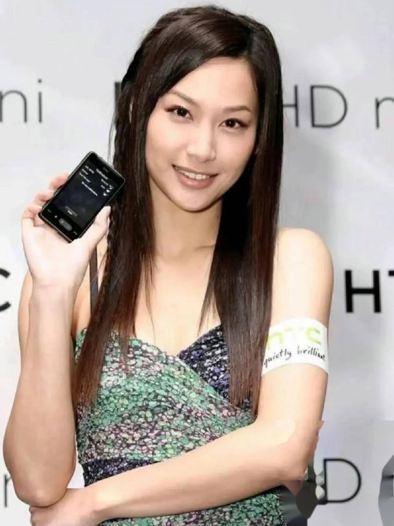 29岁徐子珊惊艳写真,美貌与才华兼具,这谁顶得住!」