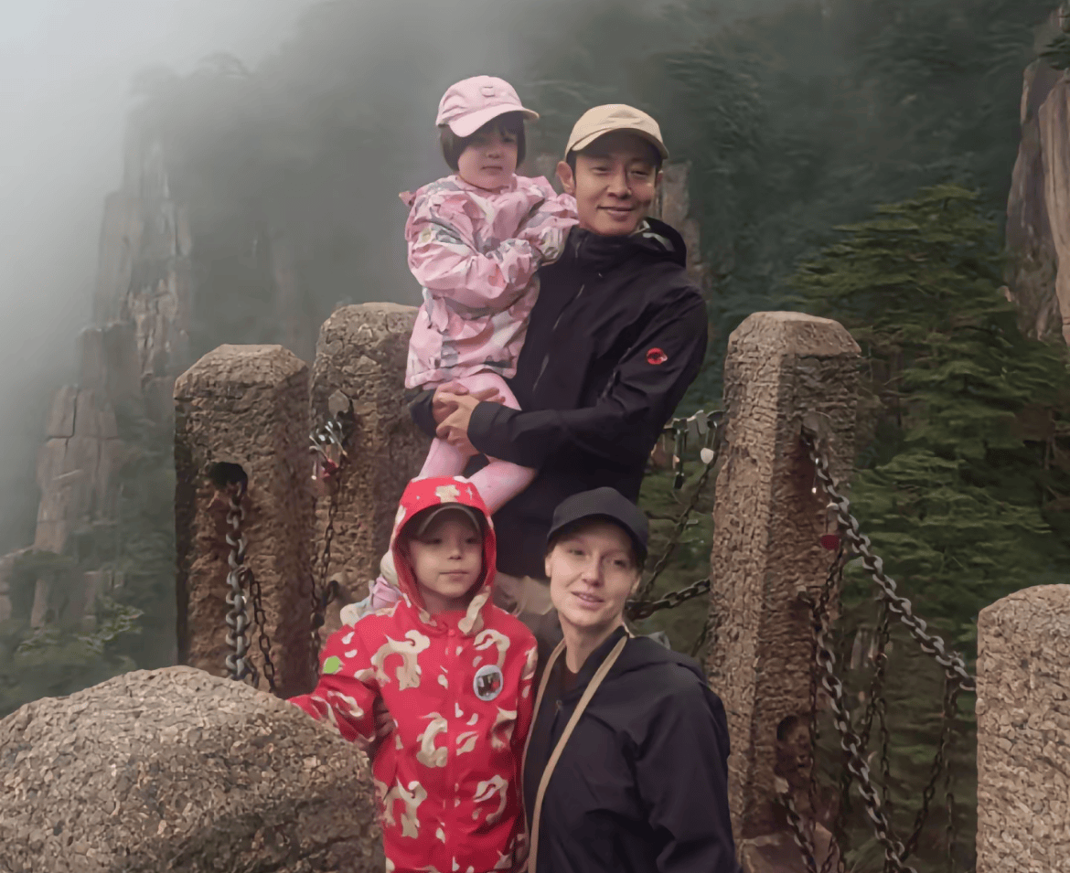 撒贝宁开318万房车携全家游玩!无惧与网友合影,儿女高清照曝光