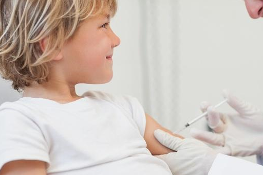 为什么宝宝必须在早上接种疫苗？原来是因为这些原因_疫苗_时间_孩子。