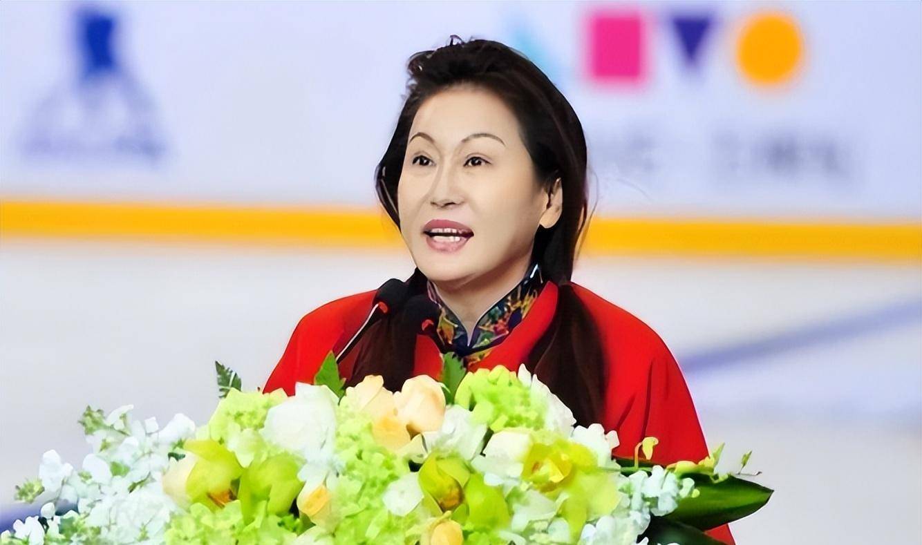 山东女富豪赵燕身价555亿,20元的产品卖5000元,一年净利润7.8亿