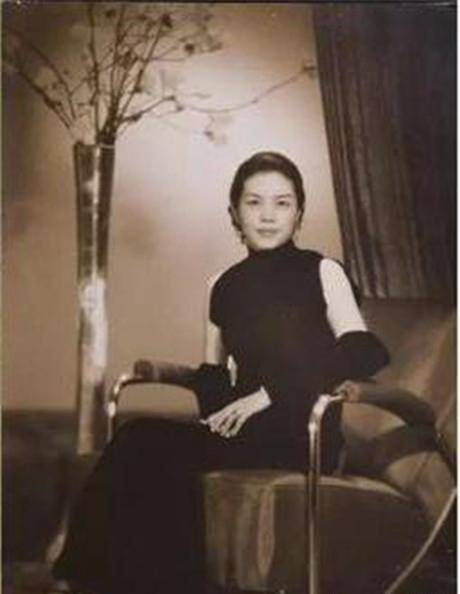 民国富家千金爱上有妇之夫,不惜与母亲断绝关系,与其私奔