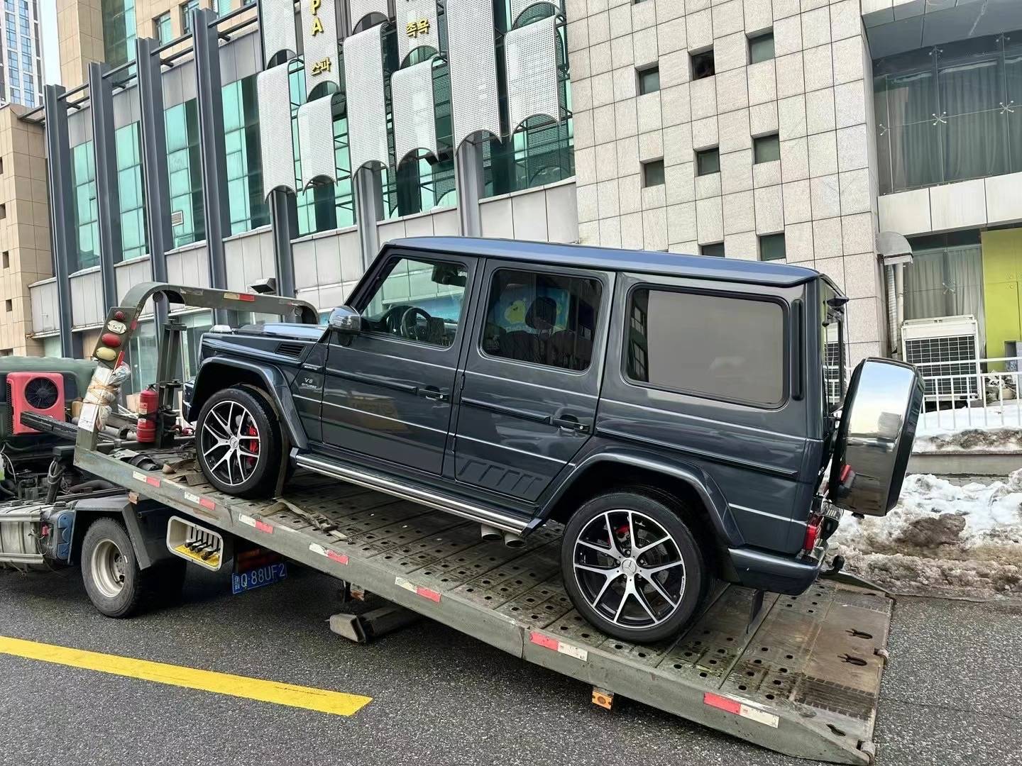 奔驰g63 463高配版,搭配月光石灰/黑色