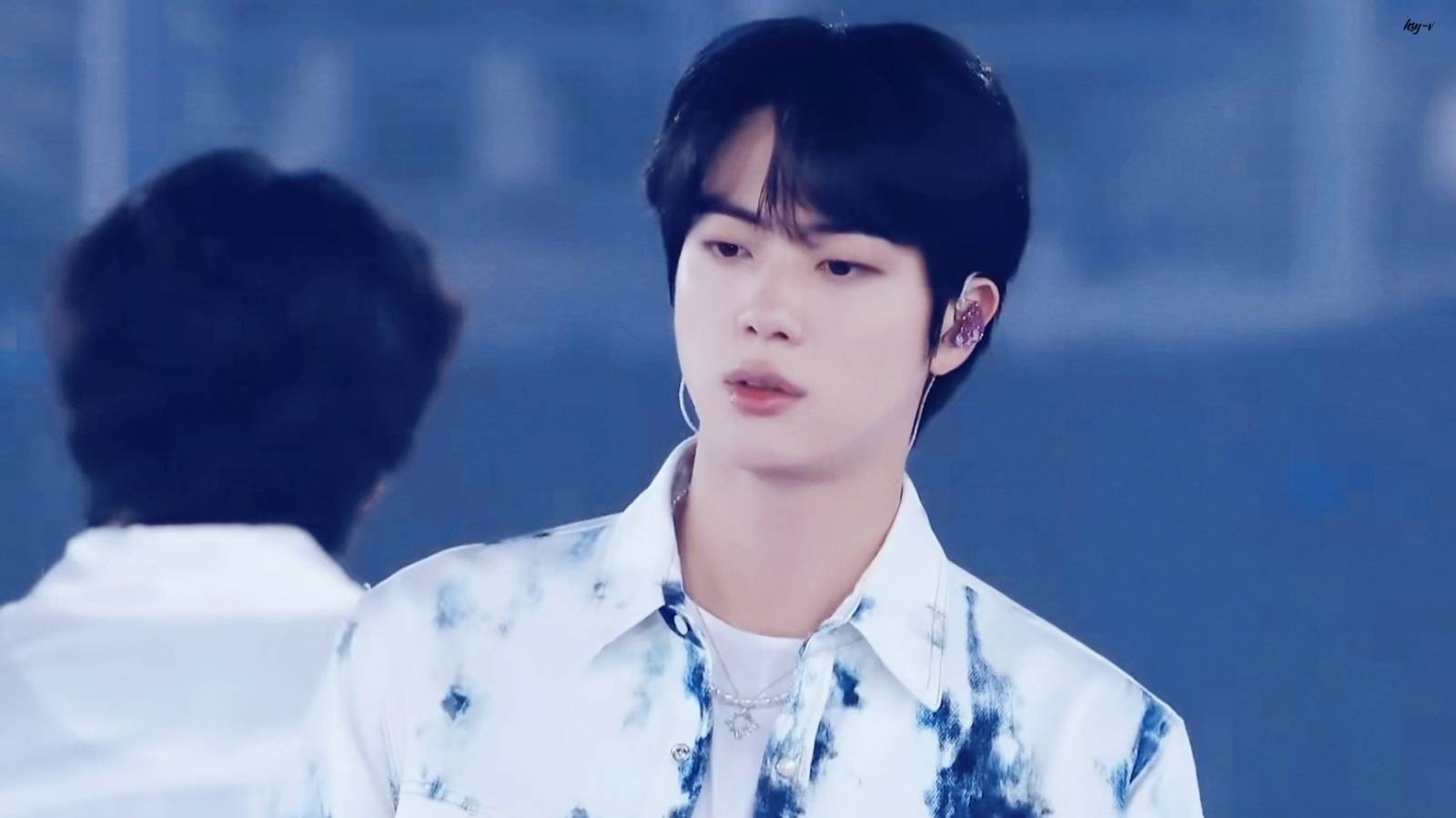 金硕珍要退伍了,荣耀归来