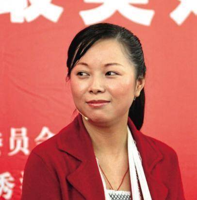 徒手接坠楼女童的妈妈吴菊萍,10年后再次回到小区,感慨万千