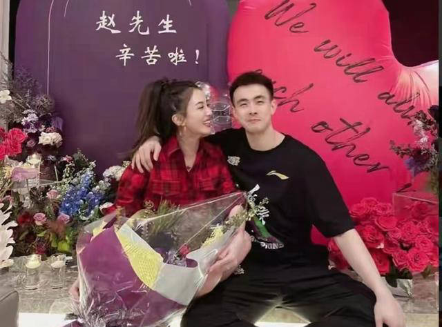 娇妻王君瑞支持,杨鸣成为家乡体育形象推广大使_海城_球迷_辽宁男篮