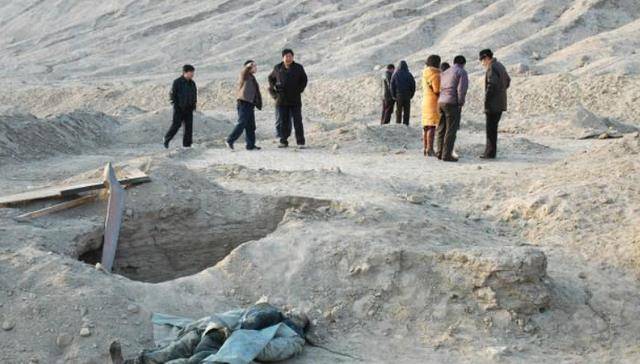 新疆火焰山发现六具僵尸,戴着帽子留长辫,工人吓得忙报警
