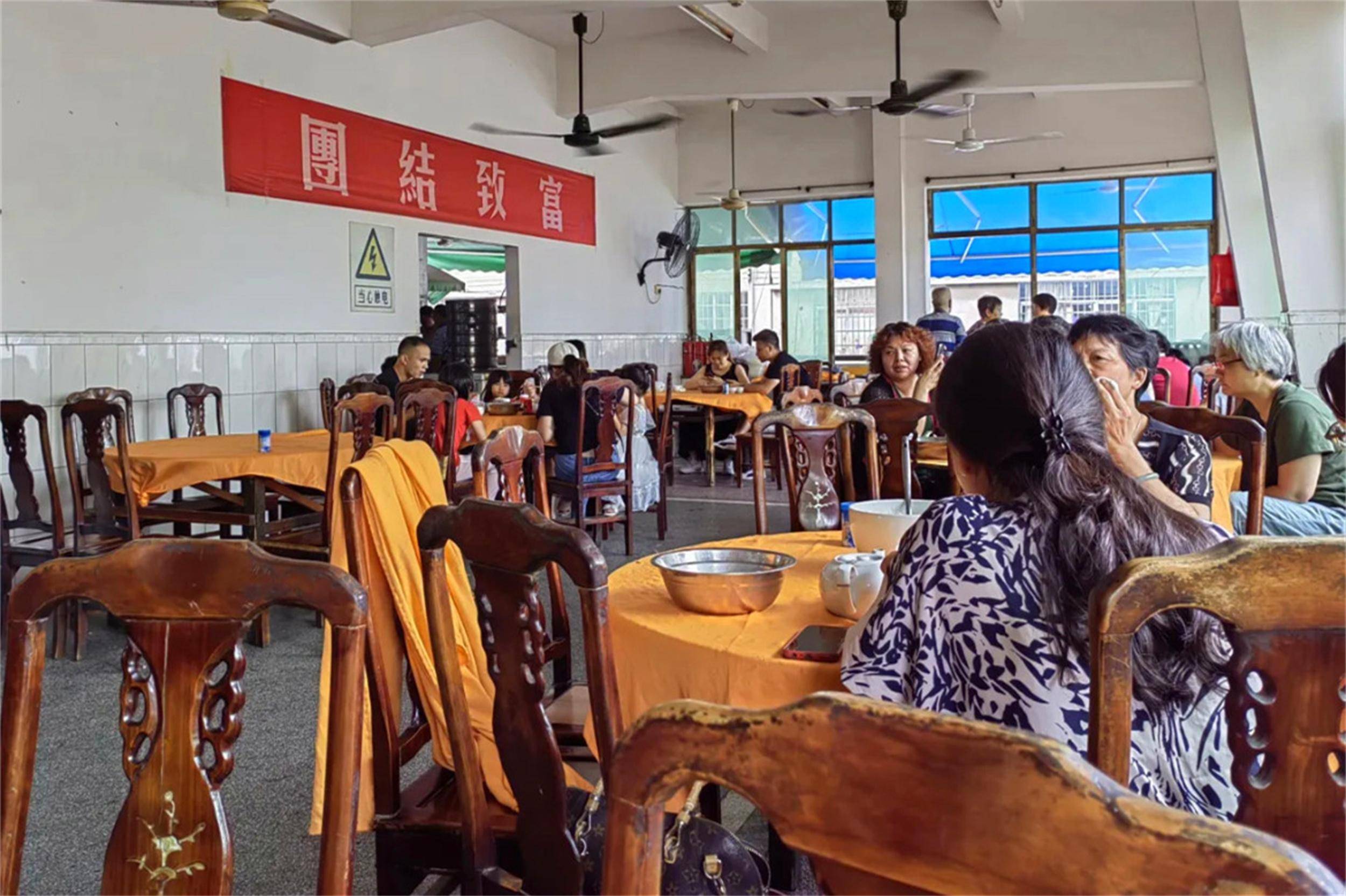 广东这家早茶店,开了半个世纪,茶位费1元,食客跨省来品尝
