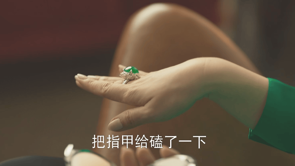 刘亦菲的牙,朱珠的手,这2位大长腿女星的身材缺点,看完不焦虑了