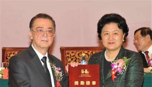 明明能靠脸吃饭却偏要靠才华,后成国家院士_王德民_北京石油学院