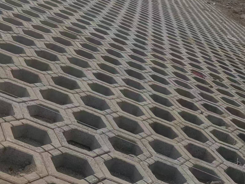 护坡砖厂家解析常见的护坡砖铺设施工方案