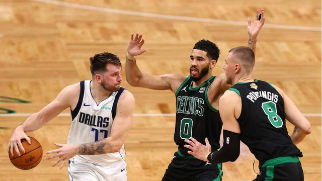 原创            东契奇狂砍大号三双，但独行侠全线外线糟糕-东契奇会续约独行侠吗