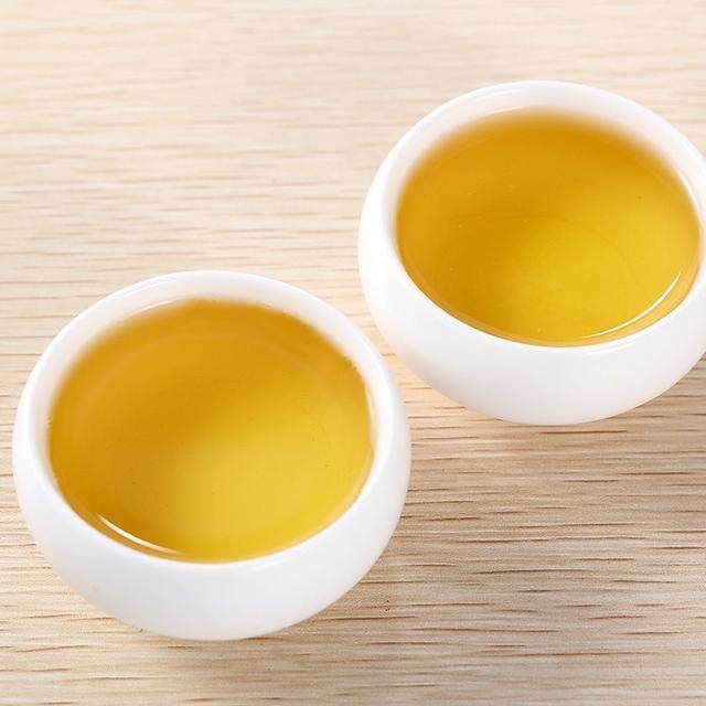 女人肚子鼓鼓,赘肉多?用白开水泡"它"喝,帮你轻松甩掉大肚腩