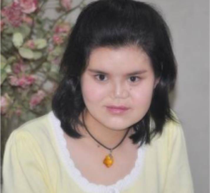 顺着墙根无力地滑倒在地上,他们的女儿王娜就在刚刚被送进了手术室