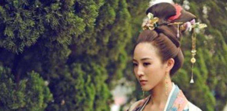 李元婴喜欢女人是出了名的,他在滕州根本就不理政务,天天想办法琢磨