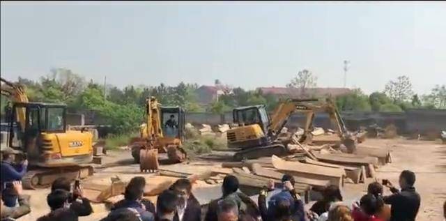 "抢棺材"太过粗暴,殡葬改革切忌一刀切,传统习俗应该得到尊重