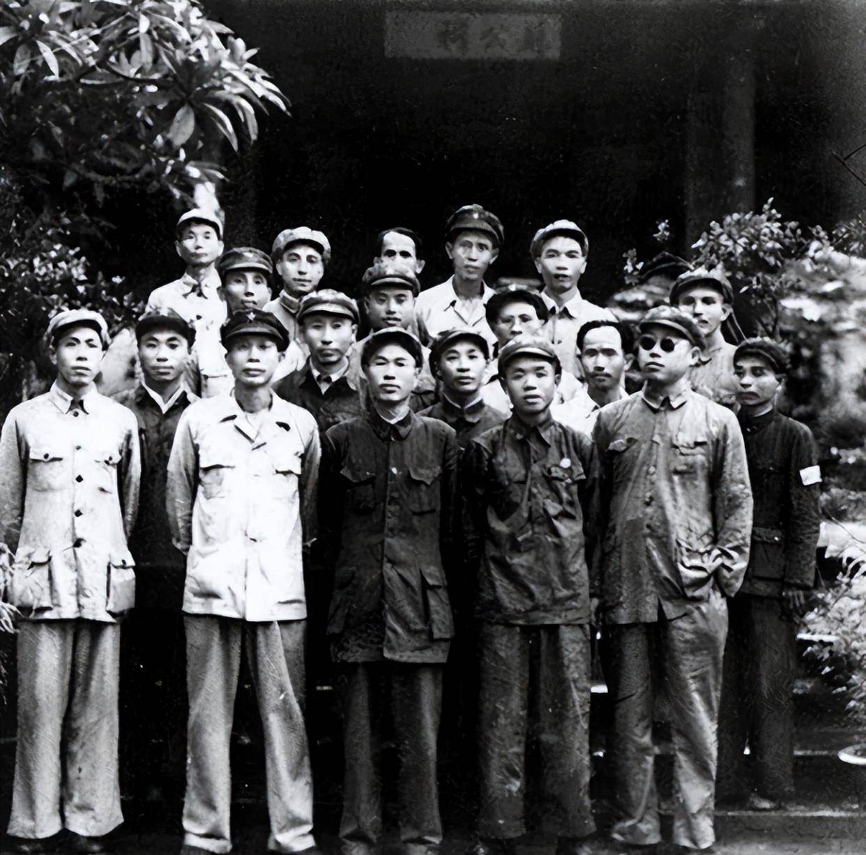 解放海南岛,突击队名单竟无一名军事主官,韩先楚罕见发怒:我上
