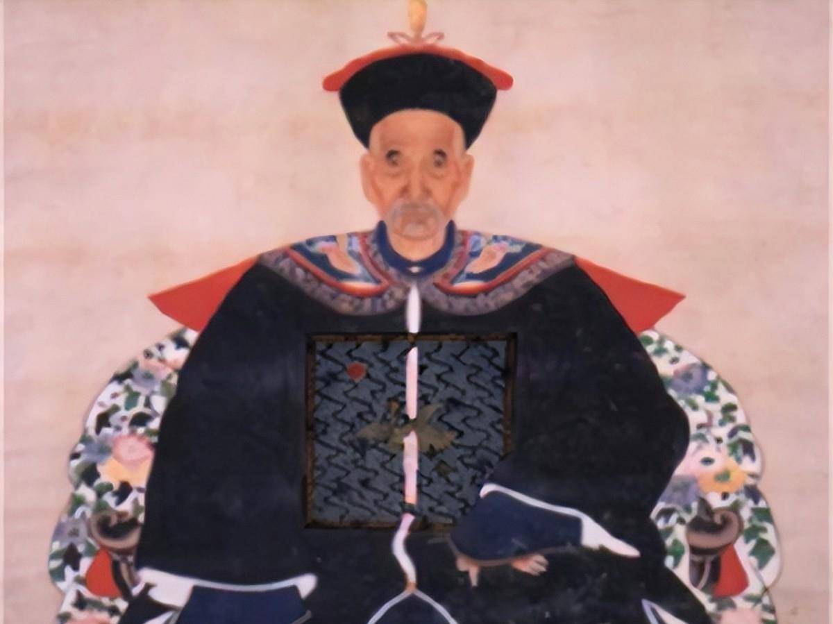 三朝老臣张廷玉被抄家,士兵搜出了一个箱子