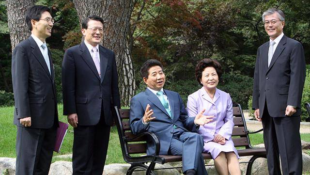 傀儡总统李明博:被财阀控制,逼死前任总统,文在寅上台