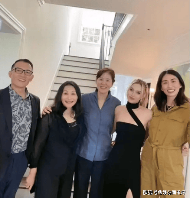 郎平全家福罕见曝光!老公73岁儒雅帅气,女儿白浪身高惹眼