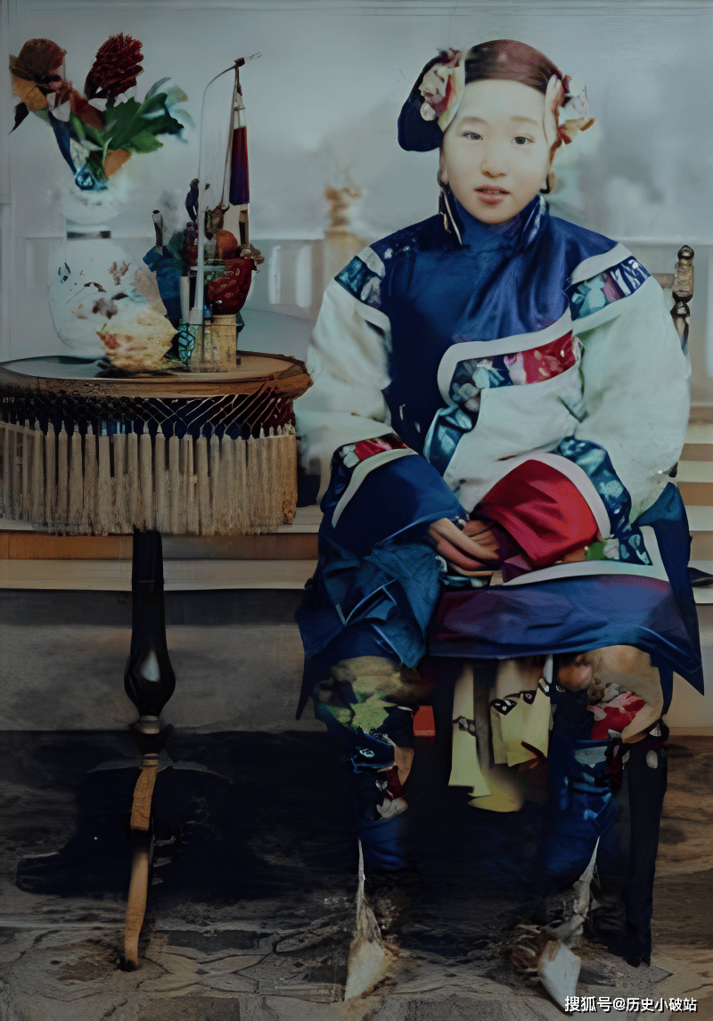 清末高清上色人物肖像:缠足的青楼女子;美女格格;富人