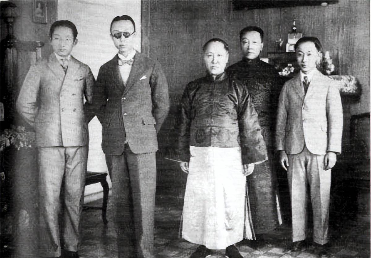 哥哥是皇帝,伯父是光绪,奶奶是慈禧,溥任却低调的活到2015年_溥仪