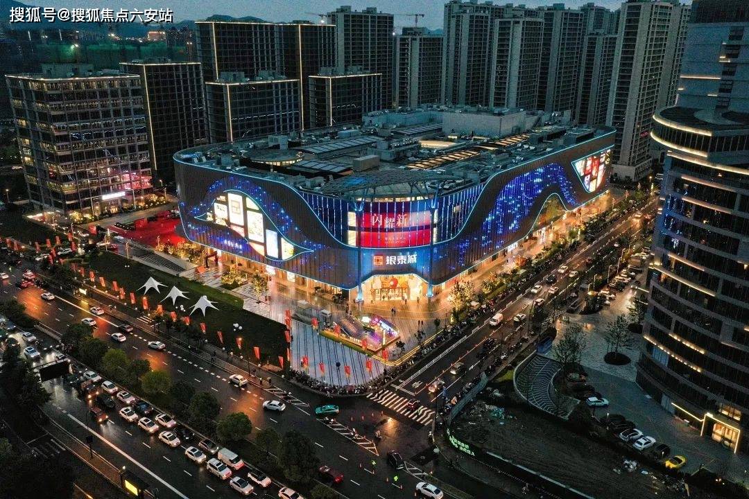 杭州西投银泰城以室内 室外mall 街模式,打破传统商业空间局限,通过