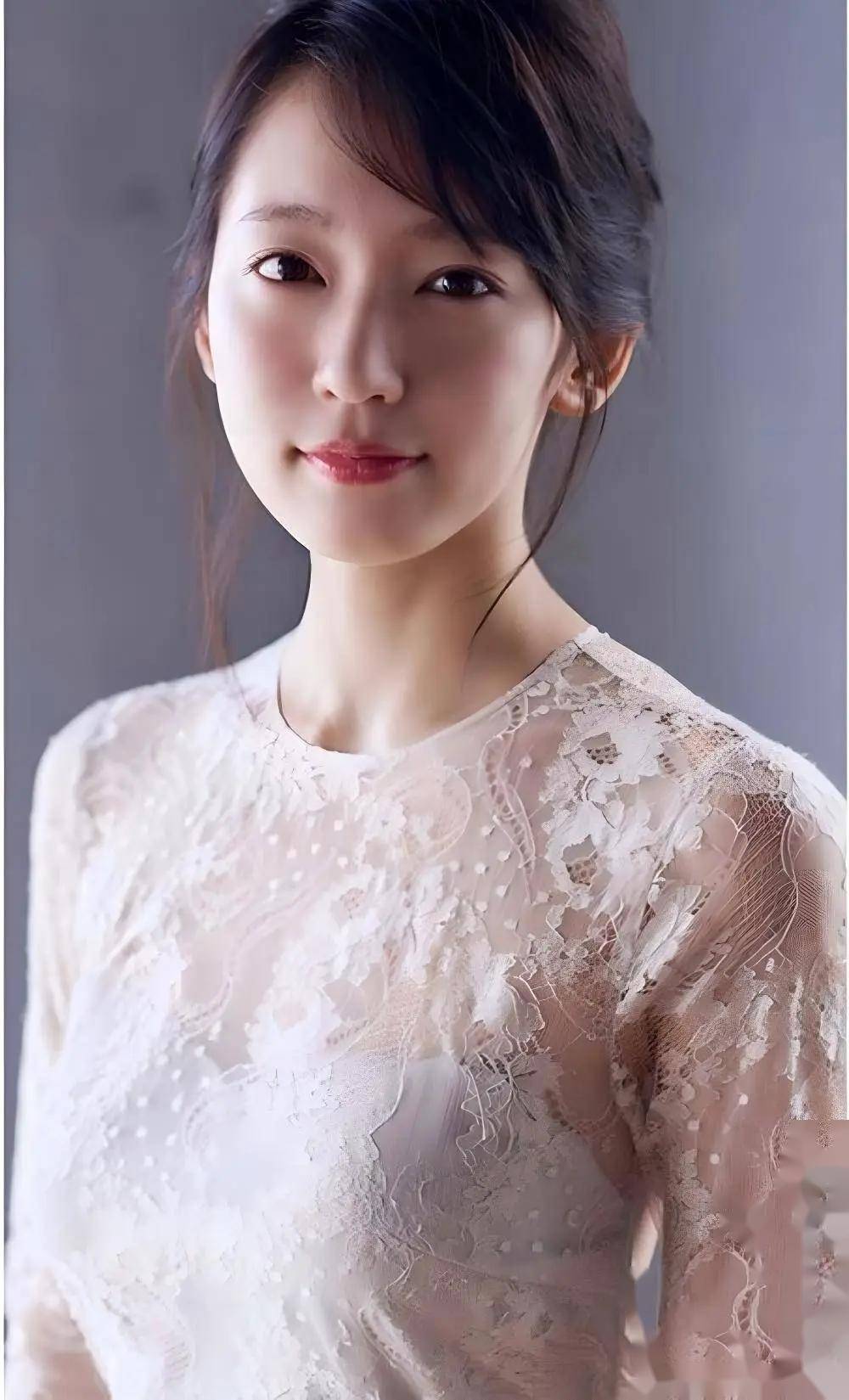 吉冈里帆的写真曝光,迷人身材与美貌瞬间俘获人心,这谁顶得住!