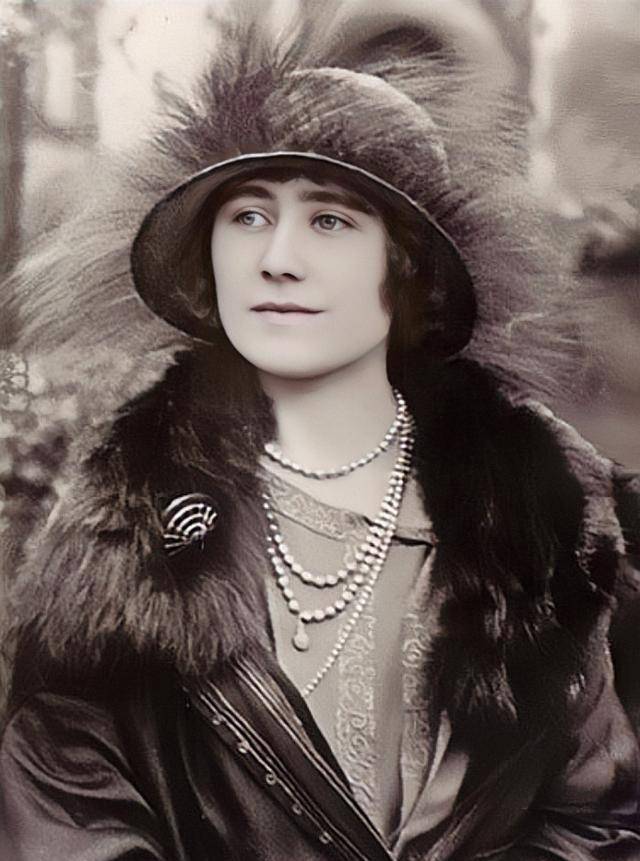 女王抹泪,送走丈夫最后一程,葬礼遵循菲利普亲王生前遗愿