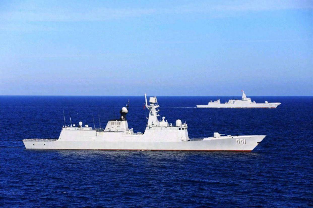 25000吨巨舰横穿南海,突然直插菲律宾腹地,美军嗅到危险气息