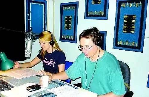 男声都是美籍华人kris chung,女声朗读者是 laura estelles和tushka