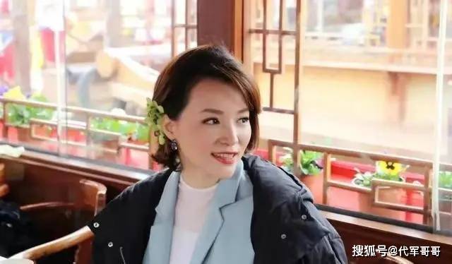 50岁董卿跌下神坛,她到底做错了什么?