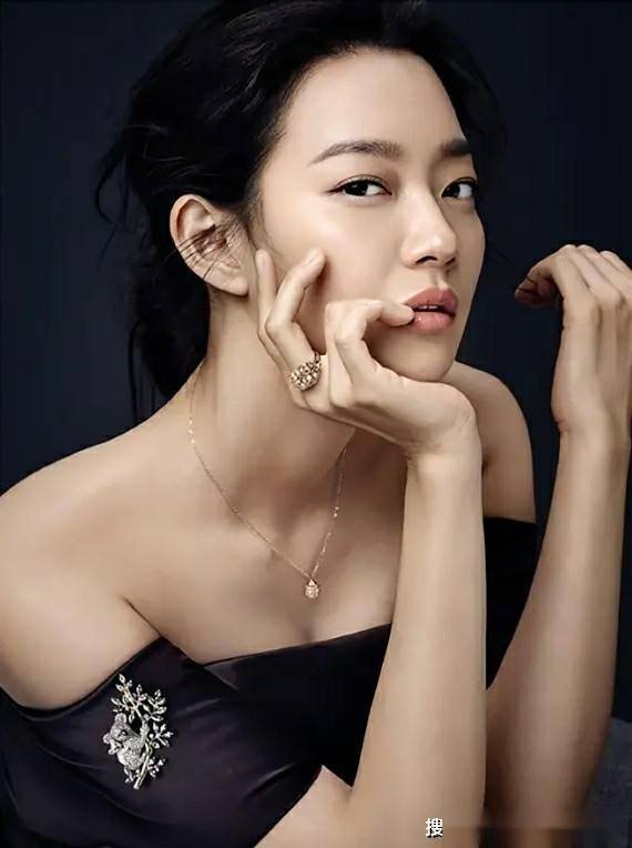 35岁申敏儿写真展现迷人风采,这谁顶得住!