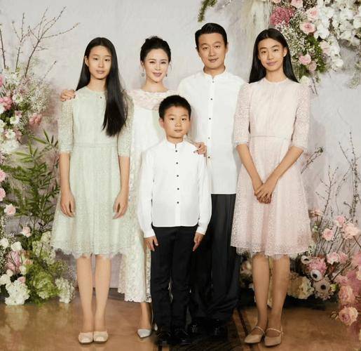 佟大为小儿子端午节亮相,模样像极了老爸,超萌粽子宴抢镜!