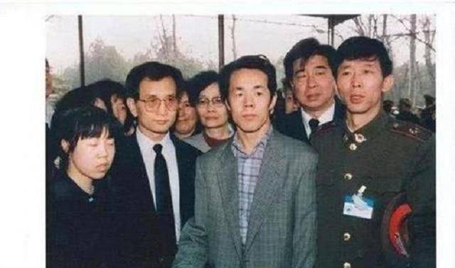 中国"特异功能"第一人——"气功大师"张宝胜的江湖"捞金"路