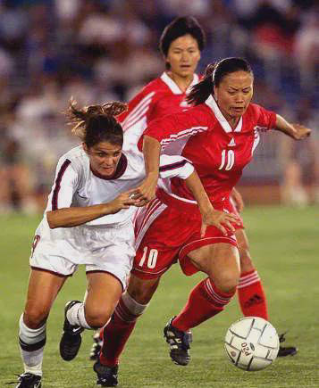 因此,她取得的其他荣誉也不必赘述.1. 孙雯:世界足球小姐