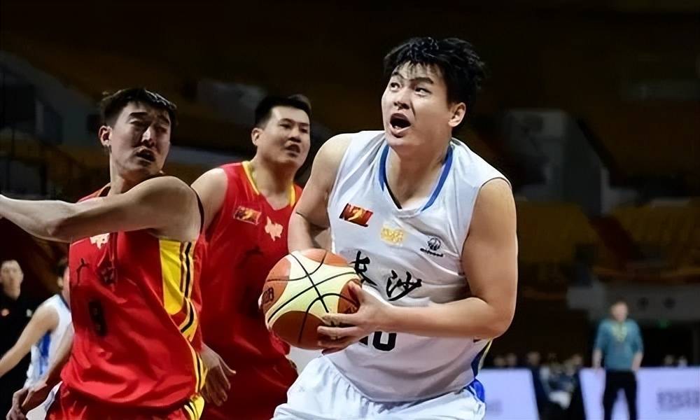 小马哥 马国栋:低位技术并不算出色,只是单纯的依靠身高!