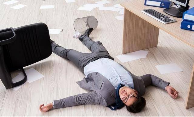 32岁男子凌晨猝死在电脑前,血管是怎么悄悄被堵上的?