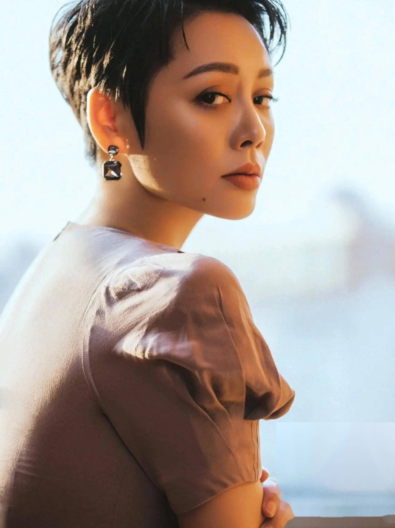 51岁宁静写真曝光,这身材实在太饱满,美貌如初,引网友惊叹!